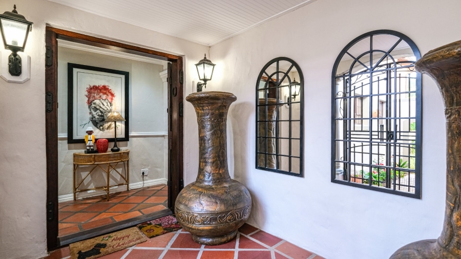 6 Bedroom Property for Sale in Kingfisher Creek Western Cape